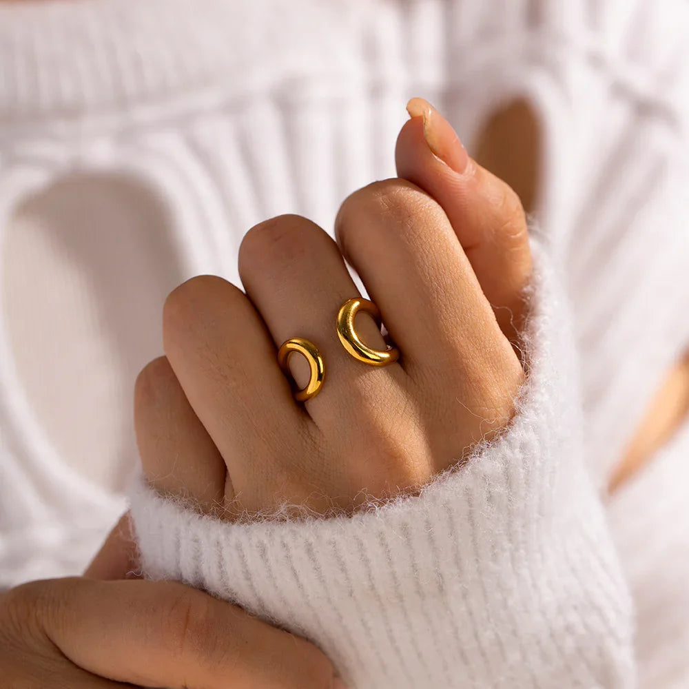 Jackie Twisted Band Ring
